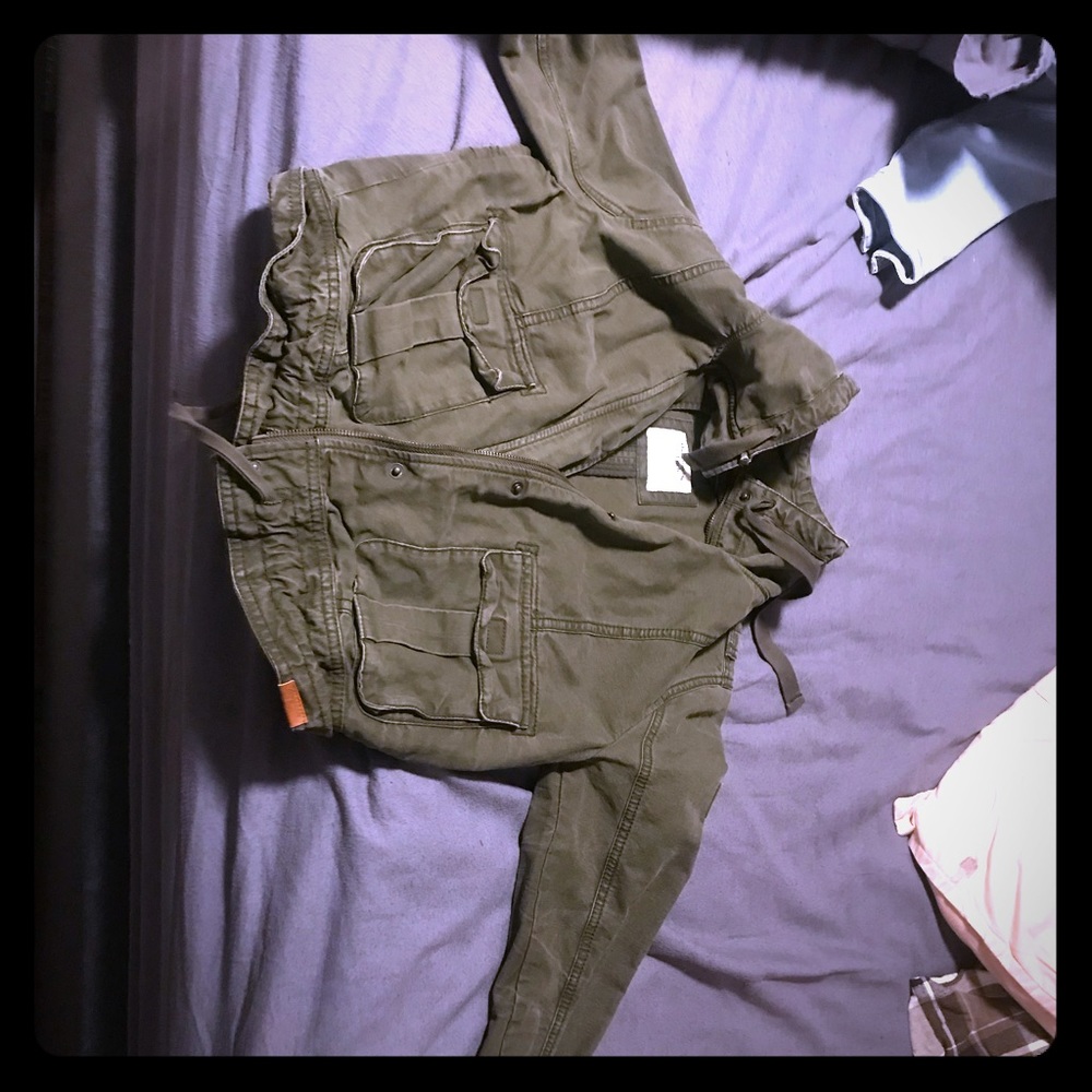 Never worn Abercrombie olive cargo cropped jacket
